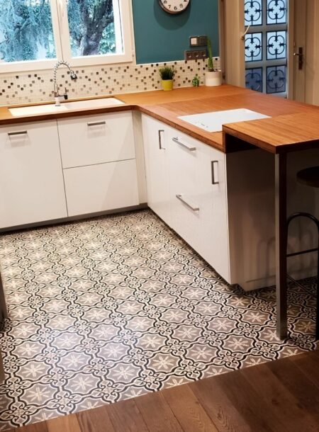 Réalisation d'une cuisine en carreaux de ciment Garden 3 et parquet