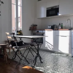 Réalisation sol de cuisine en parquet et carreaux de ciment Lily vert